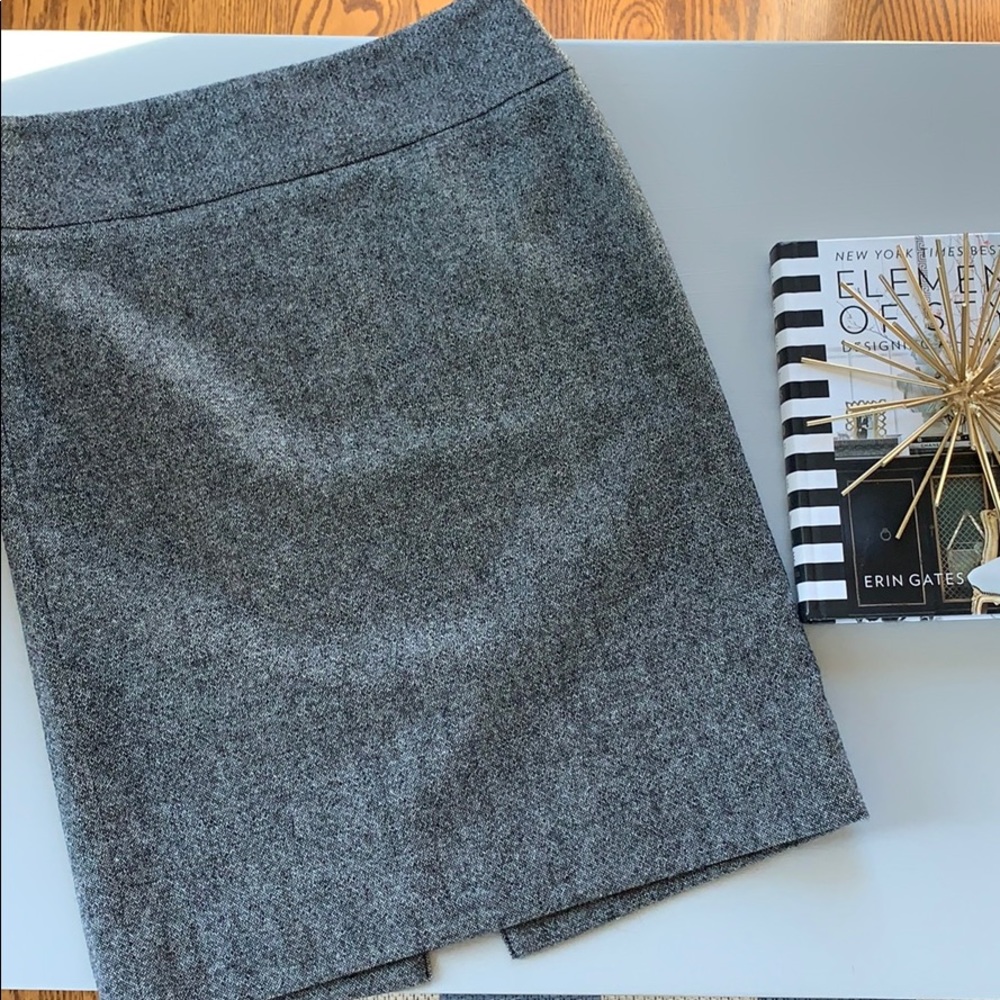 Banana Republic skirt with zipper detail